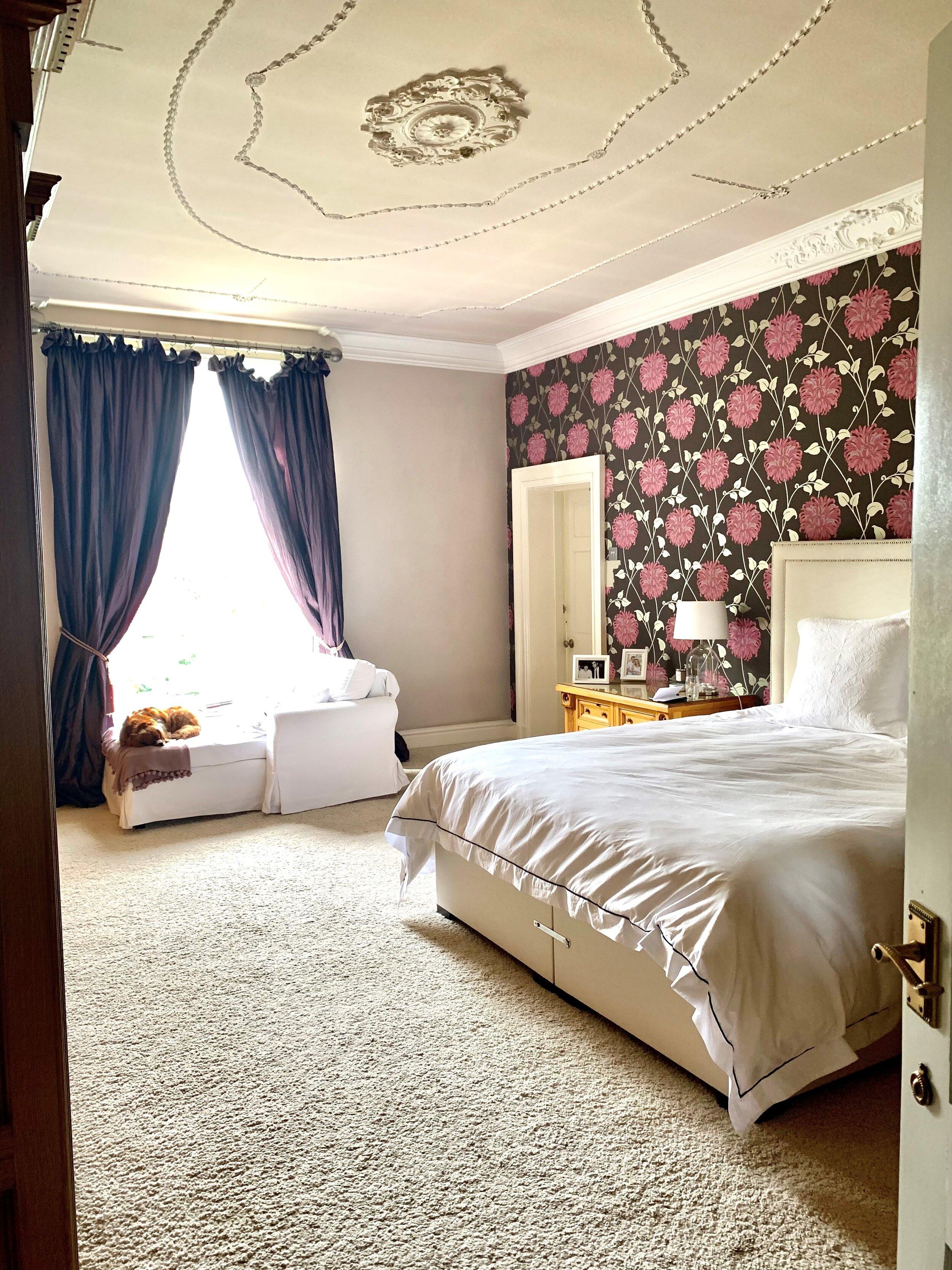 Holidays, shipping dilemma's and finally finishing off our bedroom ...